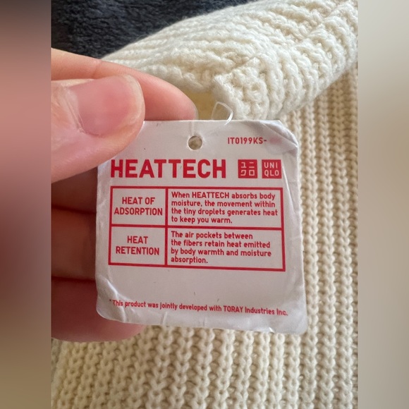 Uniqlo cream knit circle scarf with heat tech - Picture 2 of 4
